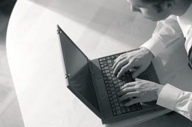 man-typing-on-laptop